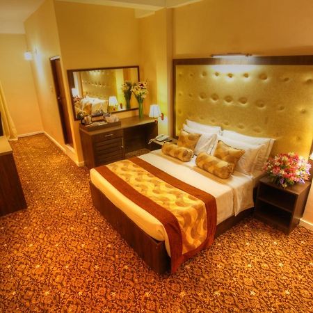The Queensburry City Hotel Nuwara Eliya Exterior photo