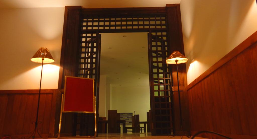 The Queensburry City Hotel Nuwara Eliya Exterior photo