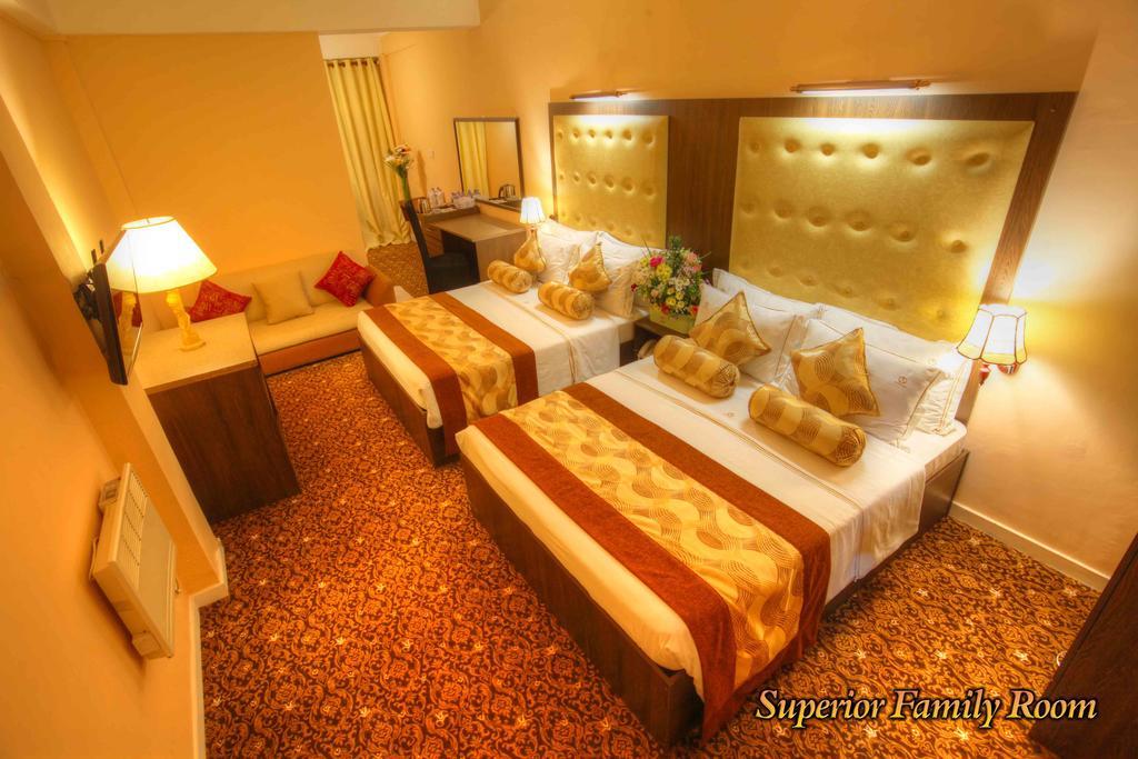 The Queensburry City Hotel Nuwara Eliya Exterior photo