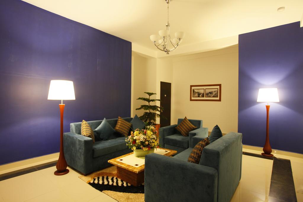 The Queensburry City Hotel Nuwara Eliya Exterior photo