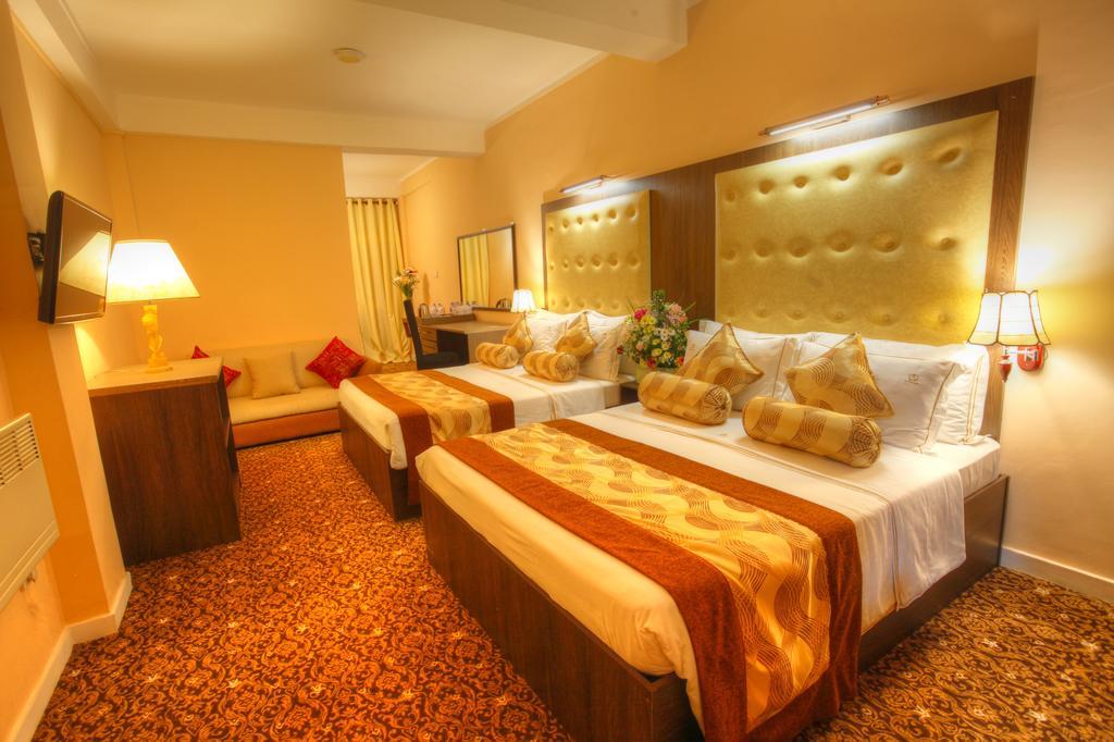 The Queensburry City Hotel Nuwara Eliya Exterior photo