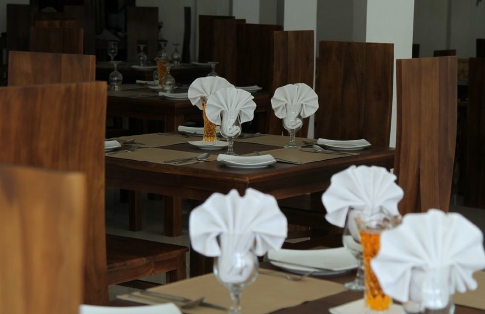 The Queensburry City Hotel Nuwara Eliya Exterior photo