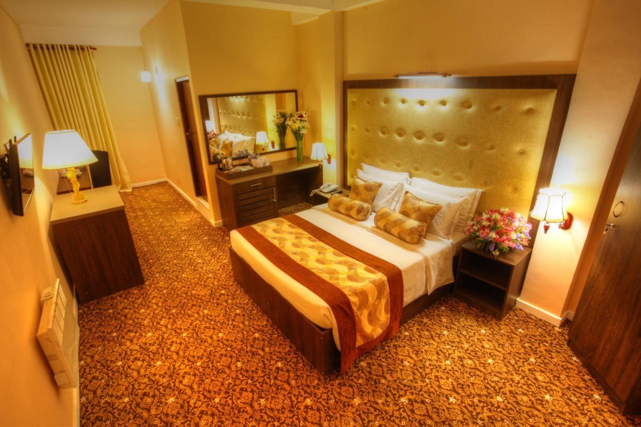 The Queensburry City Hotel Nuwara Eliya Exterior photo